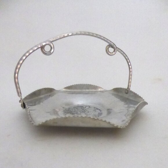 VINTAGE CROMWELL ALUMINUM HAND WROUGHT FRUIT FLOWERS PATTERN DISH BUTLER SET - Picture 13 of 15